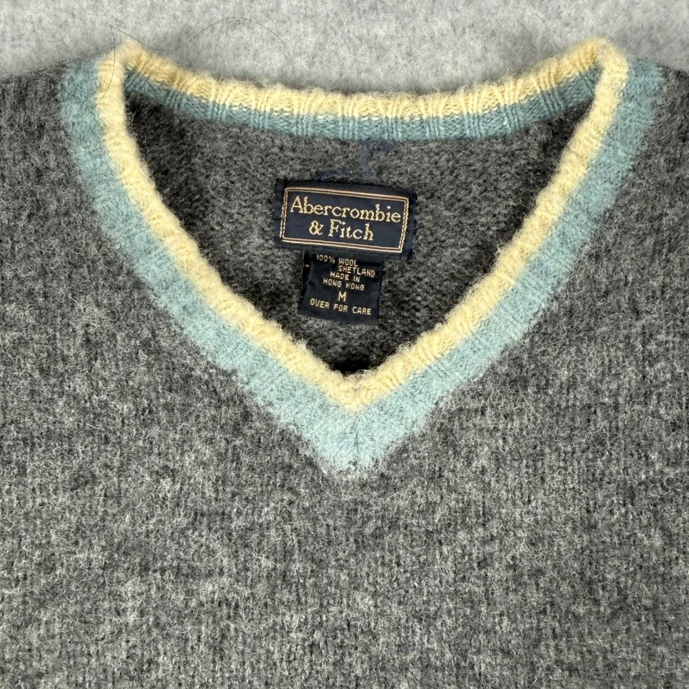 Vintage Abercrombie & Fitch Shetland Wool Sweater M Gray V Neck Made Hong Kong